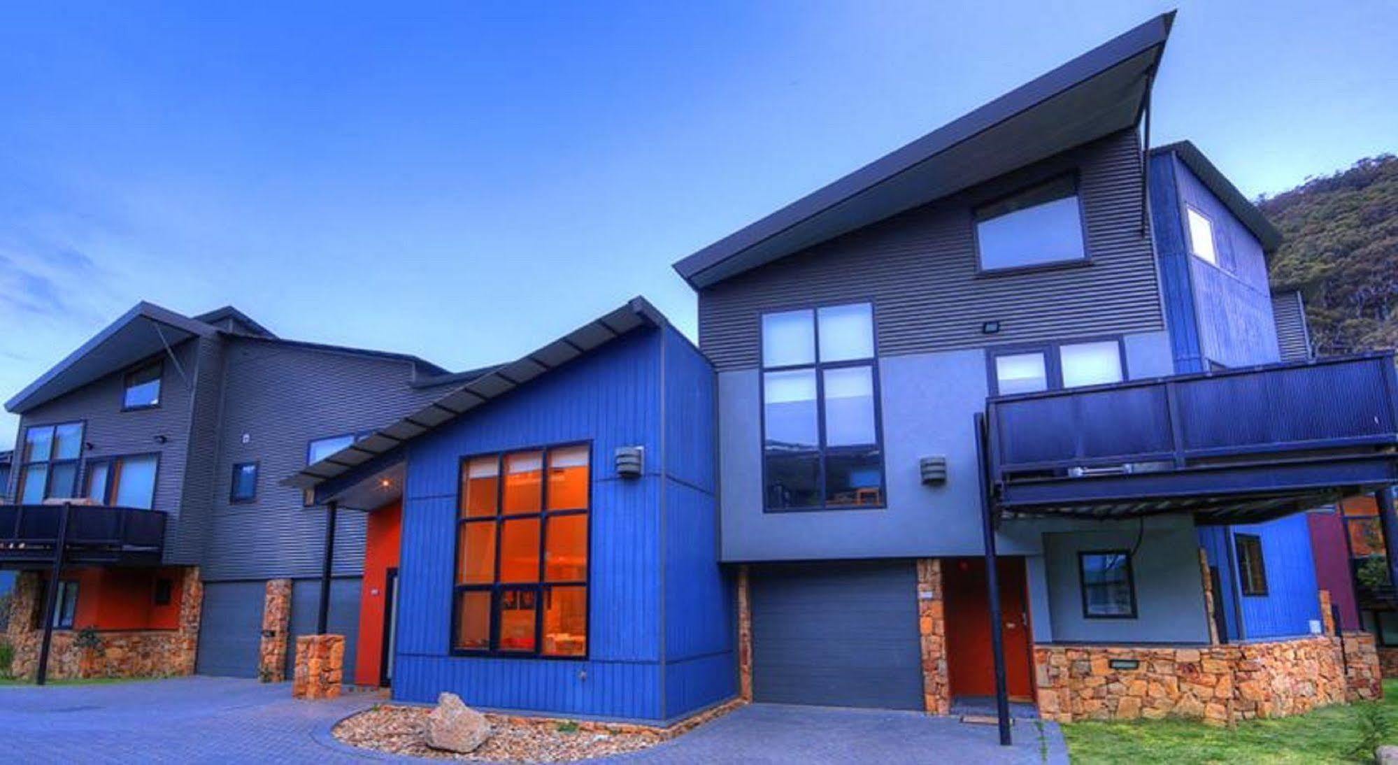 Snow Stream 2 Bedroom And Loft With Gas Fire Balcony And Garage Parking Thredbo Exterior photo